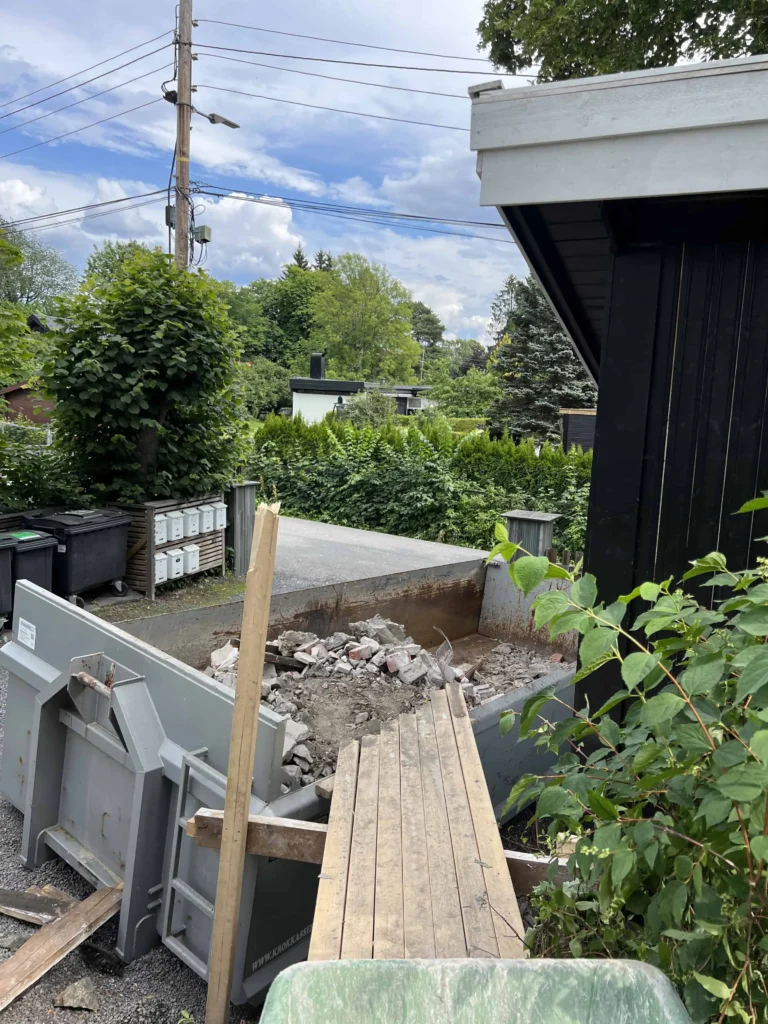 Fjerning av gammel betong og opparbeiding av uteområde - Byggproffene profesjonell byggservice i Norge.